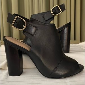 AREZZO - Sandal Boot….Made in Brazil.  Black Leather Chic High Block Sandal.